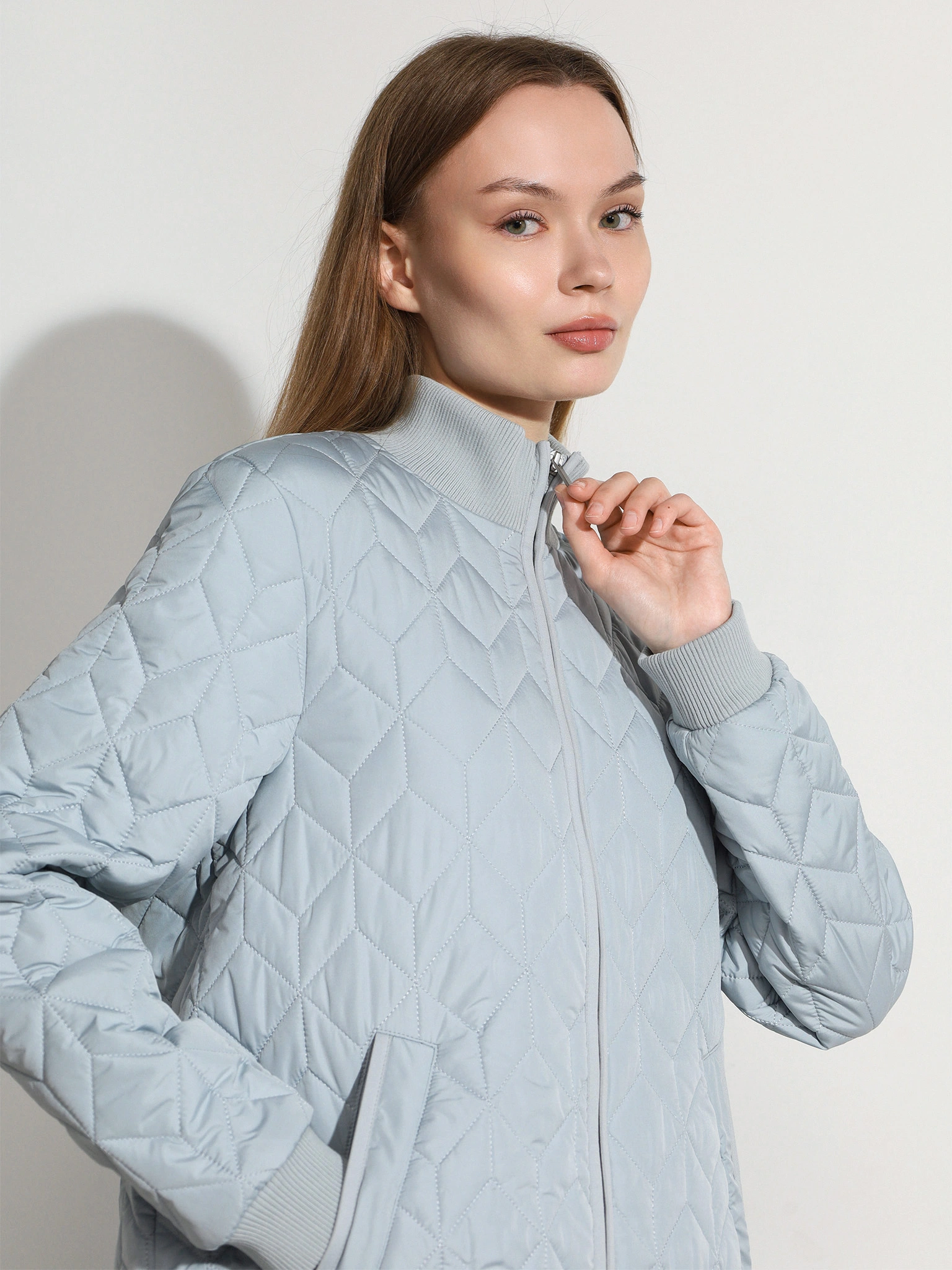 Пальто стеганое голубого цвета прямого кроя